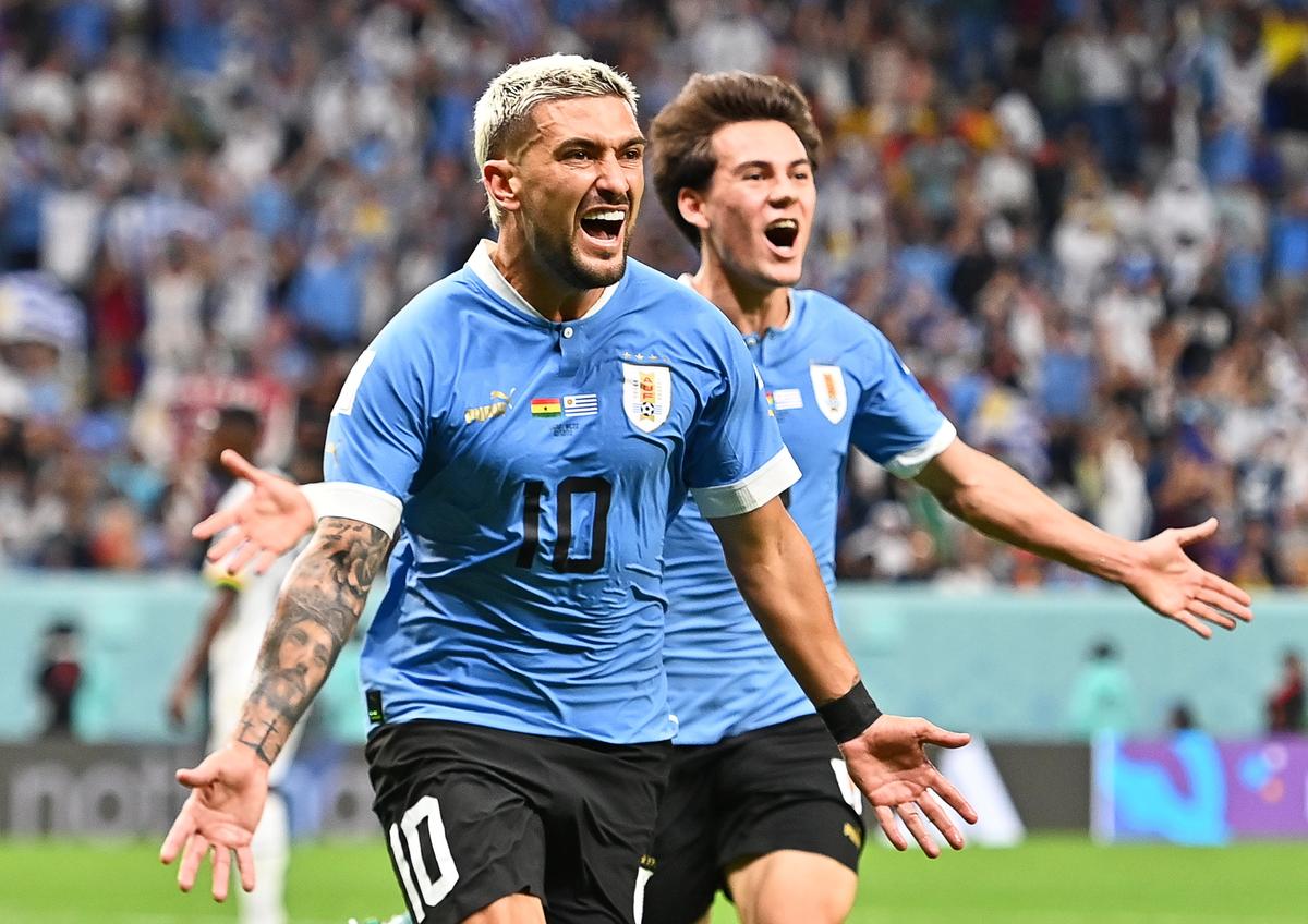 足球报：国足与U23国足合练有助更多了解U23国脚，基本放弃东盟杯